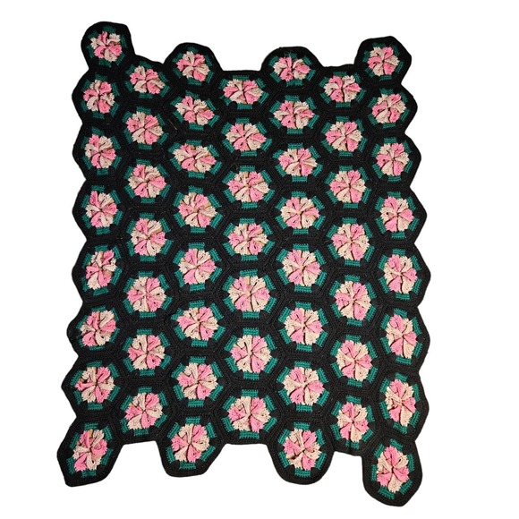 Crochet Afgan 3D Flowers Blanket Green Black Granny Square Pink Roses 44x58 - Picture 2 of 6